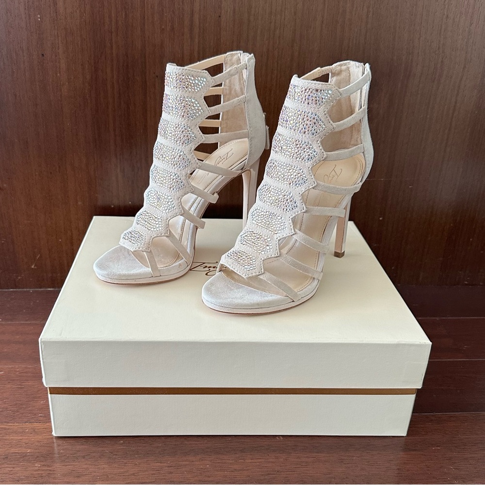 BRAND NEW Imagine by Vince Camuto - Gavin heels